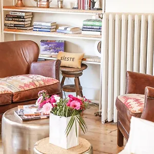 https://boutique-hotel-la-feline-blanche.hotels-rhonealpes.com